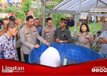 Kapolres Metro Tangerang Kota Berikan Bibit Ikan Lele untuk Warga Kampung Tangguh Bebas Narkoba