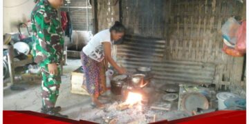 Peduli Sesama, Babinsa Babat Jerawat Sambangi Dapur Warga