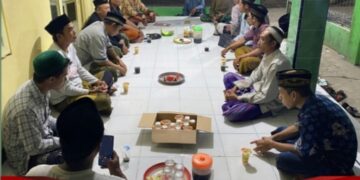 Barisan Pemuda Bersatu Mushollah Al-Mukhtar Bersama Warga Lingkungan Rowo Gelar Rapat Peringatan Maulid Nabi Muhammad SAW