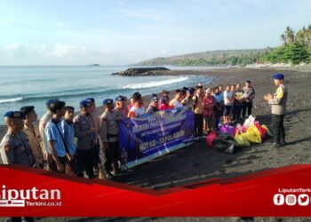 Polairud Polres Karangasem Bersinergi Bersih Pantai Jelang HUT Polairud Ke-73 Tahun 2023