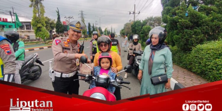 Gelar Sosialisasi Tertib Lalu Lintas, Satlantas Wonosobo Bagi-Bagi Hadiah Guna Pengguna Jalan yang Tertib