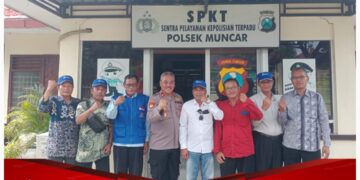 Berikan Selamat Atas Kenaikan Pangkatnya, GISLI Cabang Banyuwangi Bersama HNSI Muncar Kunjungi Kapolsek Muncar