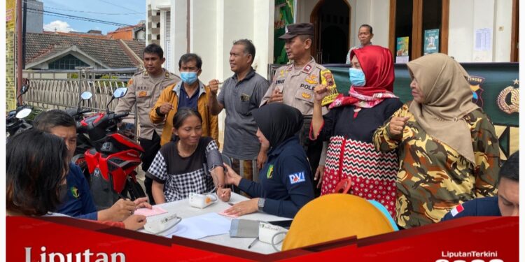 Biddokkes Polda Jateng Gelar Bakti Kesehatan untuk Warga Terdampak Banjir di Kota Semarang