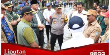 Kapolda Jateng dan Pangdam Berikan Bantuan Pada Warga Terdampak Banjir di Jepara