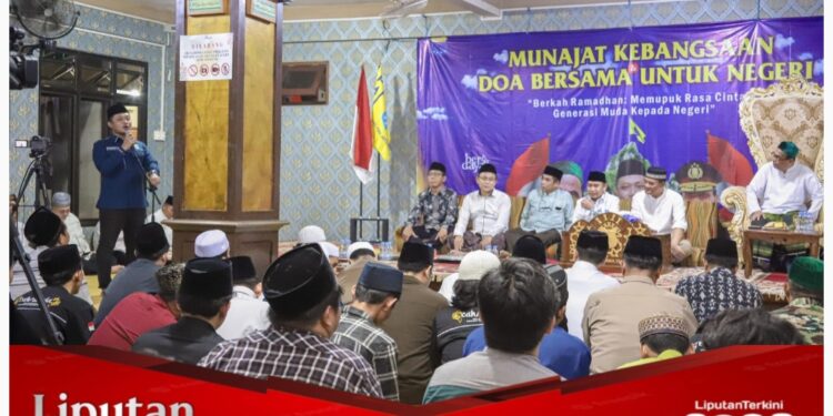 Peduli Warga Lereng Gunung Merbabu, Kapolda Jateng Serahkan Bantuan 200 Paket Sembako