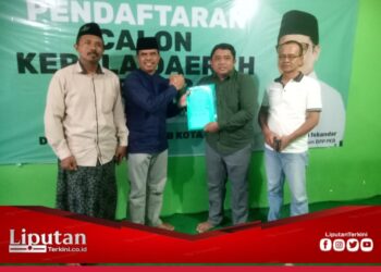 Suharyono Pejabat Pemkot Blitar Serahkan Berkas Pendaftaran Cakada ke PKB Kota Blitar