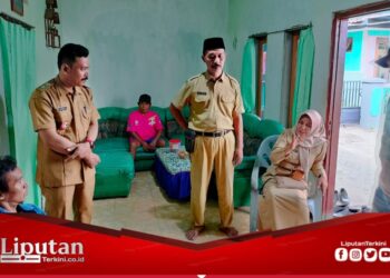 Peduli Wong Cilik, Camat Srono Bersama Kades dan Kepala PKM Kebaman Kunjungi Sakri yang sedang Sakit