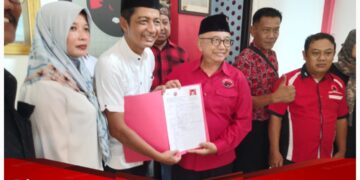 Kades Serang Berprestasi, Dwi Handoko Maju Bacawabup Melalui PDI Perjuangan