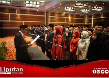 Resmi Dilantik, 75 Anggota Panwascam Diambil Sumpah Oleh Bawaslu Banyuwangi