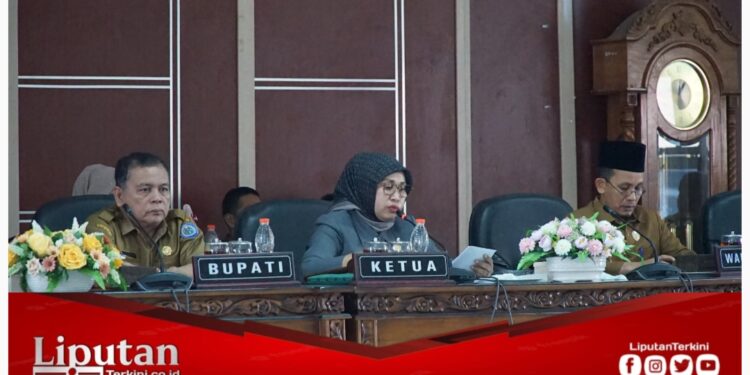 Sekdakab Hadiri Sidang Paripurna DPRD Kabupaten Labuhanbatu Sampaikan Hasil Reses II