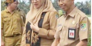Program Bunga Desa, Kadis PU Pengairan Dampingi Bupati Banyuwangi Tinjau Pembangunan Saluran Irigasi