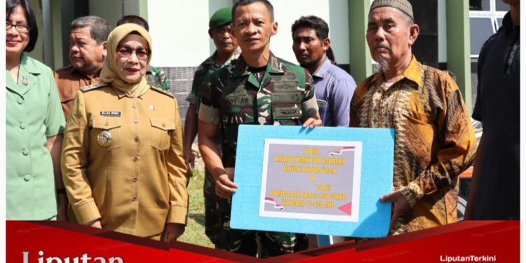 Dukung Perluasan Areal Tanam, Pemkab Labuhanbatu Serahkan Alsintan