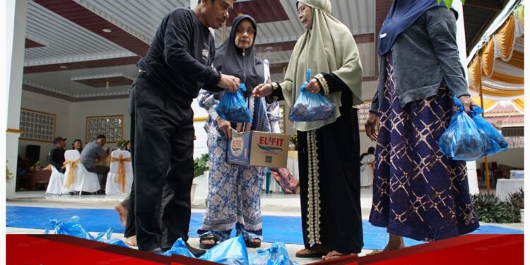 Sambut Idul Adha 1445 H, Plt. Bupati Labuhanbatu Sembelih Empat Ekor Sapi Kurban untuk Warga