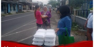 Bersama Relawan Pendukung Ipuk, BPIP Banyuwangi Berbagi Makan Pagi Gratis