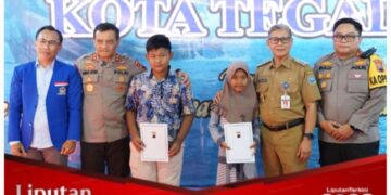 Tradisi dan Solidaritas: Irjen Pol. Ahmad Luthfi Berikan Santunan di Sedekah Laut Tegal