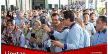 Karyawan PT. Sukorintex Batang Sambut Kapolda Jateng dengan Pantun, “ Makan Roti Pakai Caos, Pak Luthfi Memang Joss “