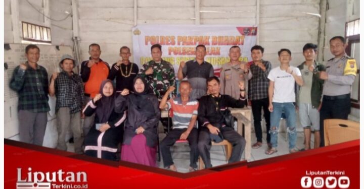 Sinergitas TNI – Polri dan Forkopimka, Kapolsek Salak Laksanakan Pojok Pemilu