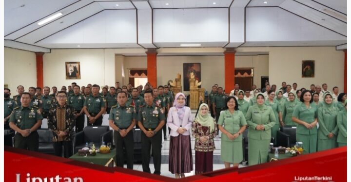 Prajurit Korem 163/Wira Satya Dibekali Materi Leadership dan Public Speaking