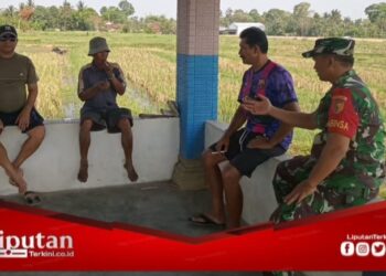 Pererat Silaturahmi dengan Warga Binaan, Babinsa Laksanakan Giat Komsos