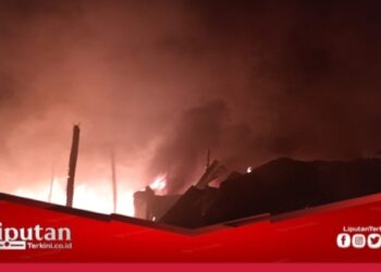 Petugas Pemadam Kebakaran di Anggap Tak Sigap atasi Kebakaran di Sampang