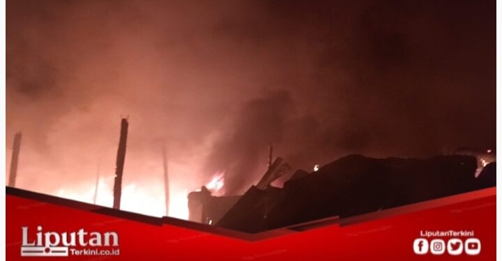 Petugas Pemadam Kebakaran di Anggap Tak Sigap atasi Kebakaran di Sampang