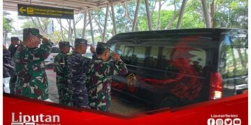 Dandim 0825/Banyuwangi Sambut Kedatangan Dankodiklat TNI di Bandara Blimbingsari