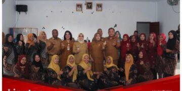 Plt. Bupati berikan BLT DD dan Honor Tenaga Posyandu di Desa Sei Rakyat