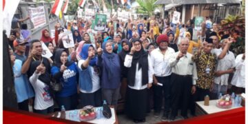 Kunjungi Desa Sumbersari, Ipuk di Sambut Ratusan Warga