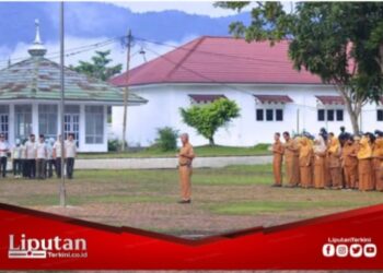 Asisten I Drs. Sarimpunan Ritonga M. Pd Pimpin Apel Gabungan Kelompok I di Halaman Kantor BKPP Labuhanbatu