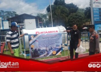 Anggota Koramil 08/Sapuran dan Polsek Sapuran Bersama Pemdes Pecekelan Gencarkan Larangan BBM Ilegal