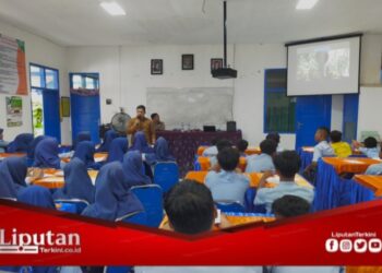 Dukung Asta Cita Presiden Prabowo, Kasat Resnarkoba Polres Sampang Laksanakan Binluh Bahaya Narkoba Ke Pelajar