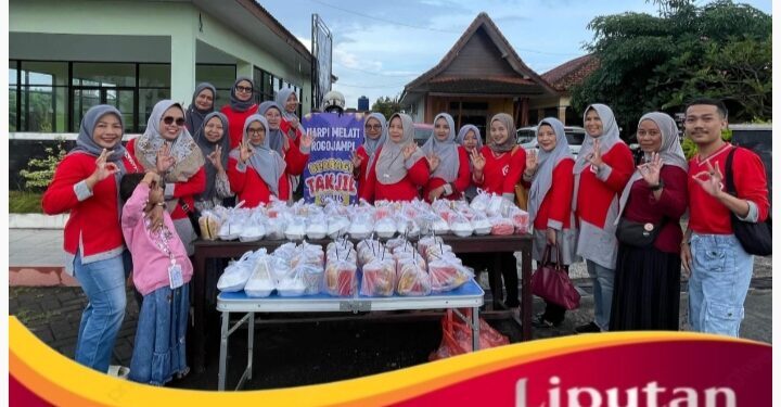 Himpunan Ahli Rias (HARPI) Melati Rogojampi Berbagi Takjil