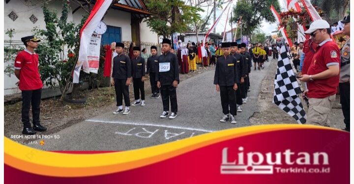 Gerak Jalan Tingkat SD, MI dan SLTP Desa Temuguruh Turut Meriahkan HUT Kemerdekaan RI Ke-80