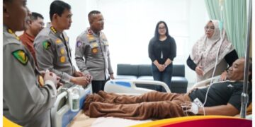 Waka Polda Jateng Beri Dukungan Moril Pada Lima Personel yang Dirawat Usai Tangani Kerusuhan di Semarang
